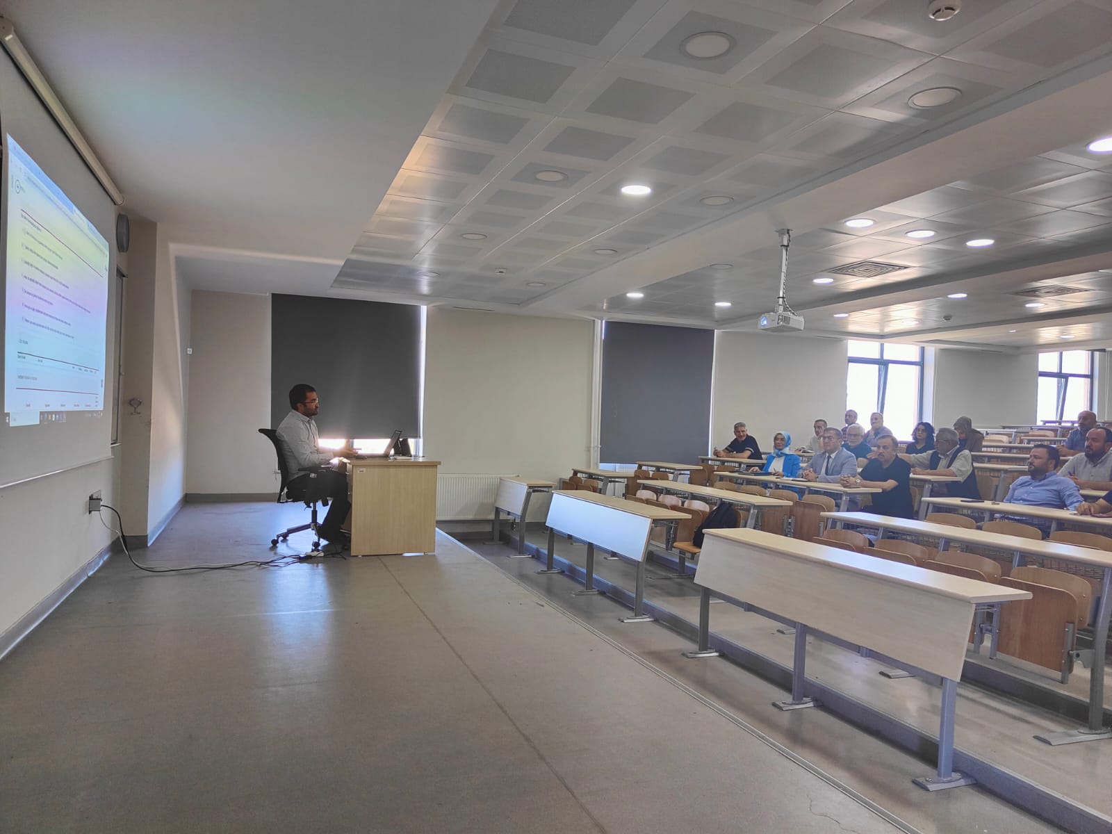 Bologna Süreçleri Hakkında Bilgi Vermek Amacıyla İlahiyat Fakültesinde Toplantı Düzenlendi